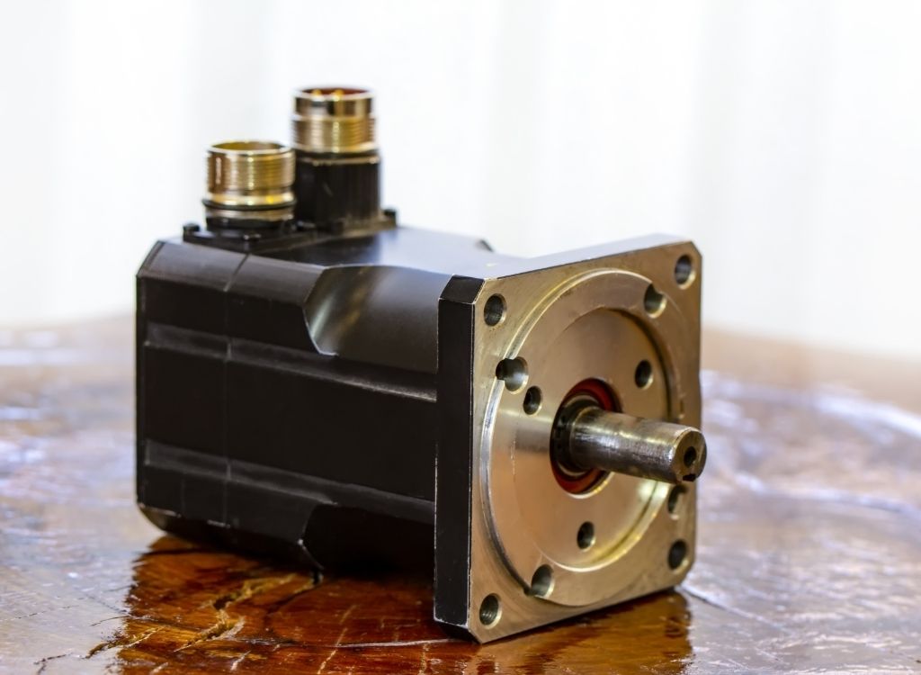 The Advantages of Servo Motors Over Stepper Motors