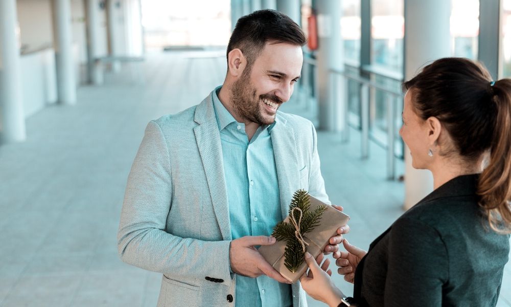 3 Little Ways to Brighten up a Colleague’s Day